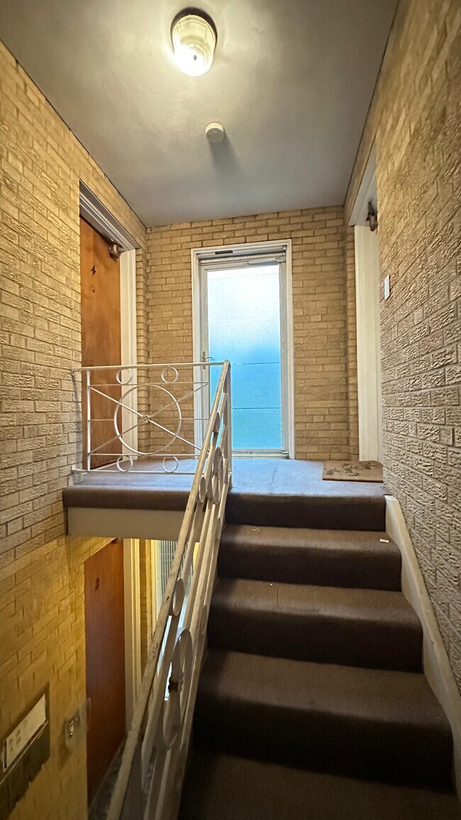 Building Photo - 2915 Mignon Ave