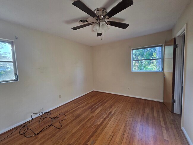 Building Photo - 104 Forest Cir