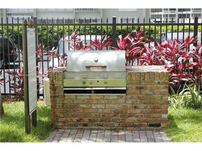 Building Photo - 1408 Brickell Bay Dr