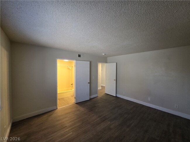 Building Photo - 4941 Newport Cove Dr