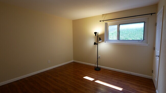 Bedroom (Downstairs) - 318 Barbara Ln