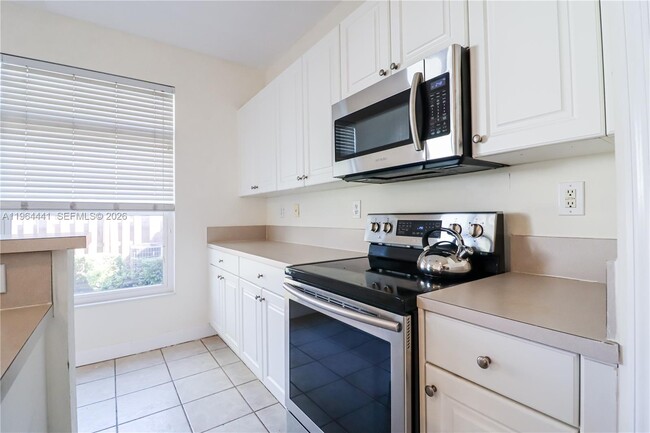 Building Photo - 5663 NW 112th Pl