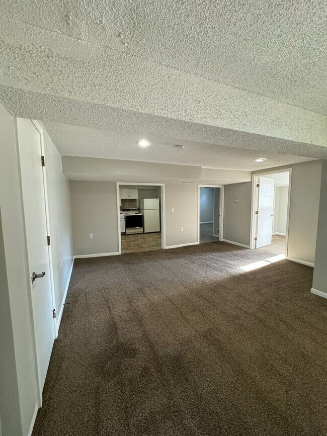 Building Photo - Cozy & Convenient 2BR with Patio