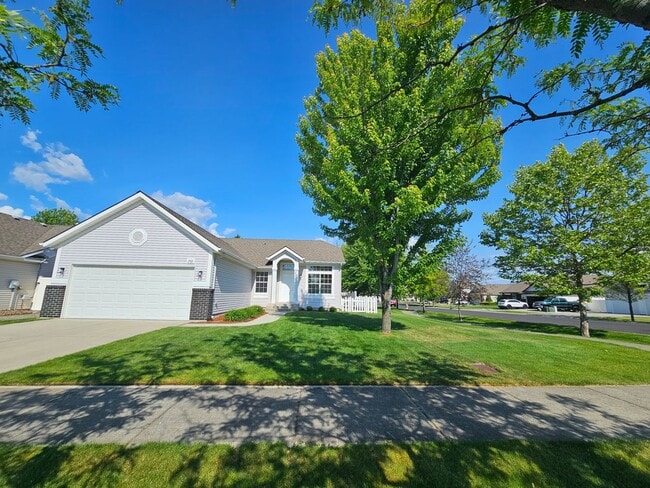 Building Photo - Beautiful home in Fieldstone