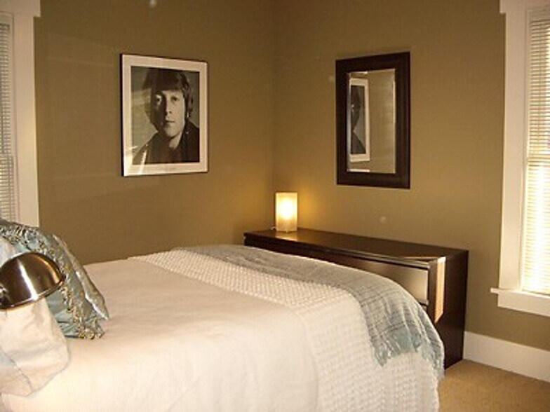 Building Photo - 515 21st Ave E