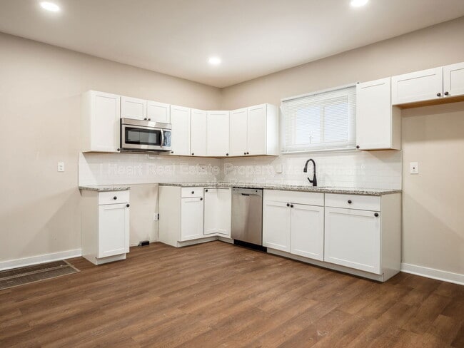 Building Photo - 1390 Sullivant Ave