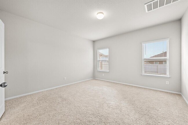 Building Photo - 215 Desperado Dr