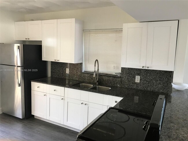 Building Photo - 2444 SW 58th Manor