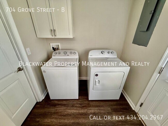 Building Photo - 704 Grove St