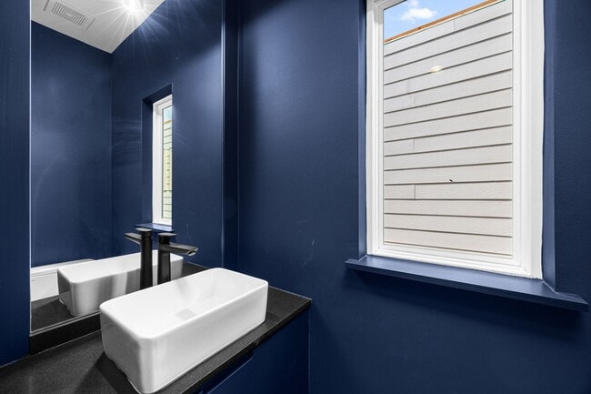 Building Photo - 1312 Heslep St