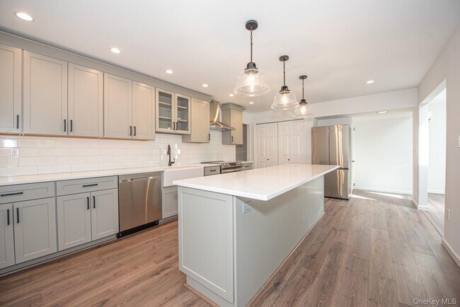 Building Photo - 22 Eastover Dr