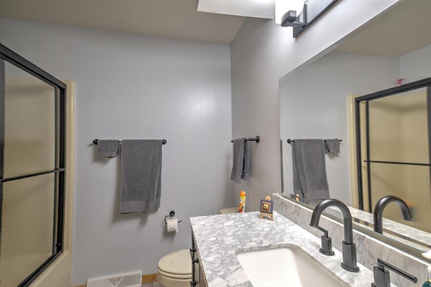 Building Photo - 133 Ponwood Cir