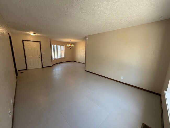 Building Photo - Beautiful 3bed/2.5bath Updated Westside Norman Home Available for Rent!