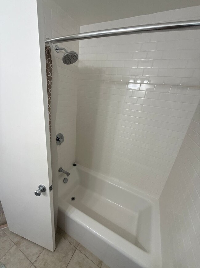 Building Photo - 2BR / 2.5BA Townhome in Prime Solana Beach...