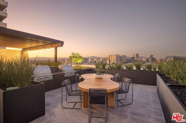 Building Photo - 10777 Wilshire Blvd