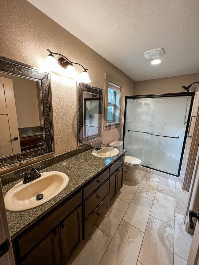 Building Photo - Beautiful South Salem Home - MOVE IN READY!