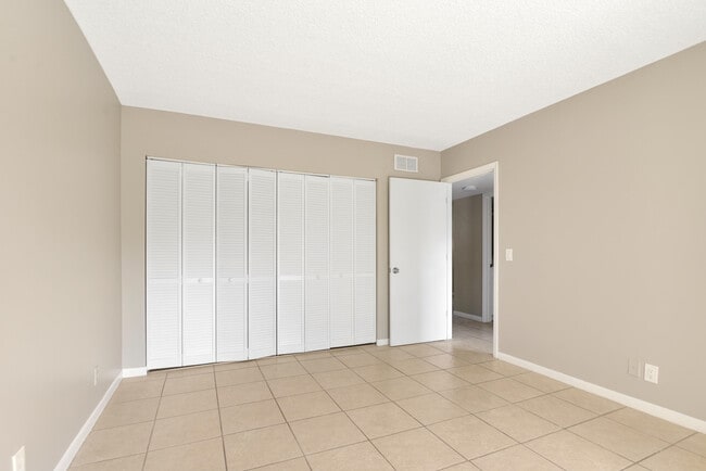 Building Photo - 400 Nottingham Cir