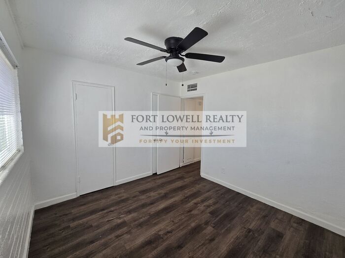 Building Photo - 3051 E Proctor Vista