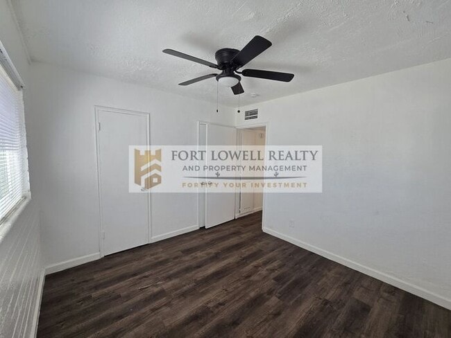 Building Photo - Renovated 1 Bed / 1 Bath Apartment with Private Yard!