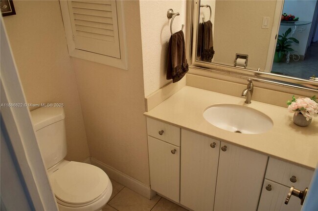 Building Photo - 9820 S Hollybrook Lake Dr