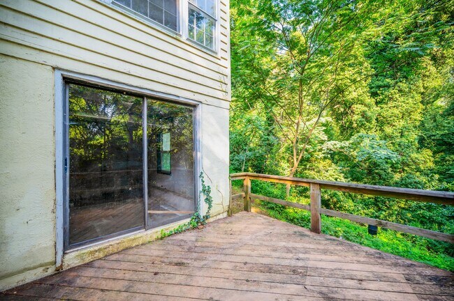 Building Photo - Beautifully updated House in Rivermont