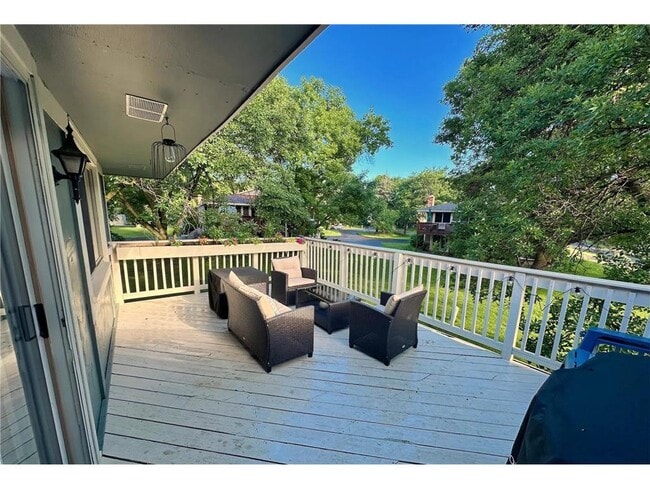 Building Photo - 7592 Zinnia Way N