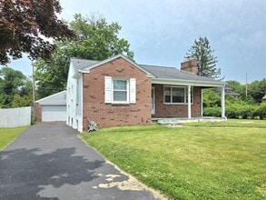 Building Photo - Charming and well-maintained ranch style available now!