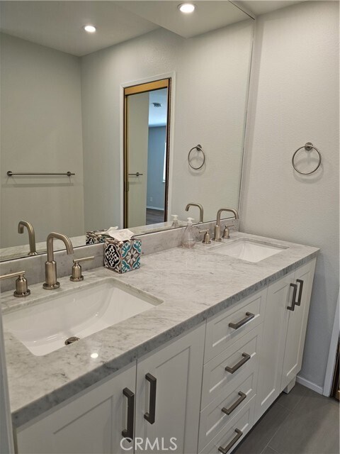 Building Photo - 25825 Southbrook