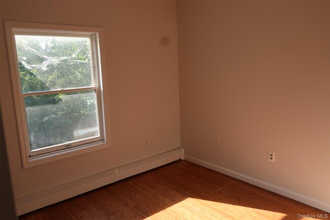 Building Photo - 9 Conklin Ln