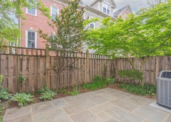 Building Photo - 2310 N Van Buren Ct
