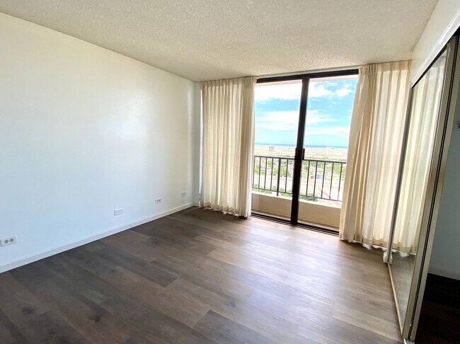 Building Photo - Horizon View Tower 2/2/1