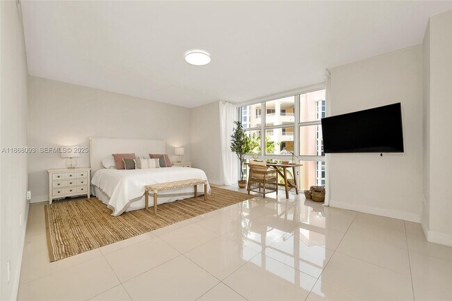 Building Photo - 733 Crandon Blvd