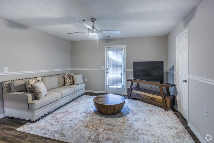 Begonia - Living Area - The Crossings at Tunica