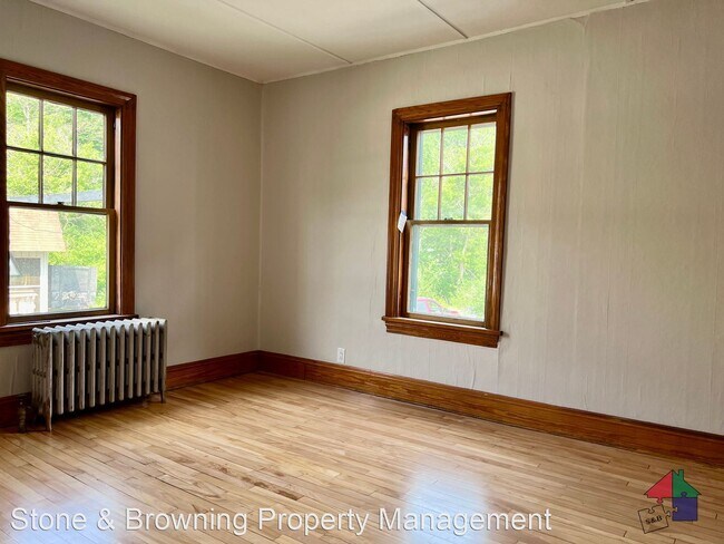 Building Photo - 3 br, 1.5 bath House - 83 South Main St.