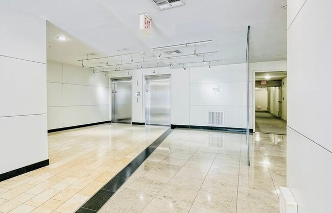 Building Photo - Beautiful 1 bedroom 1 Bathroom, Central Pa...