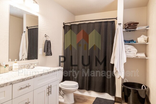 Building Photo - 2345 Aspen Grv Lp