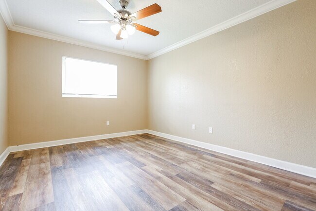 Building Photo - 2429 Vedado St