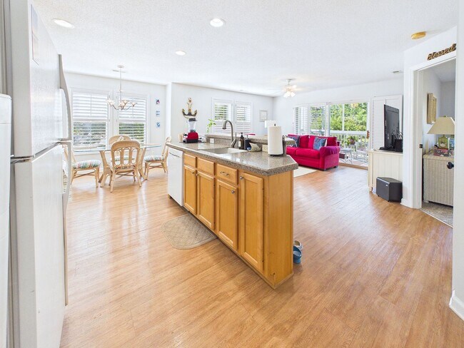 Building Photo - Furnished 2 bd/ 2 ba condo in St James Community!