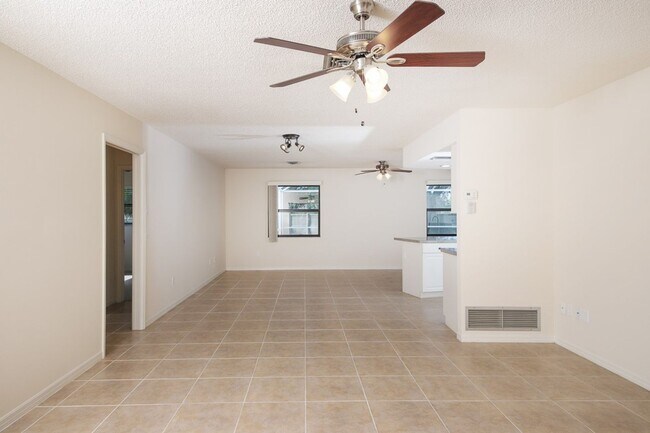 Building Photo - Englewood Annual Pool Home for Rent