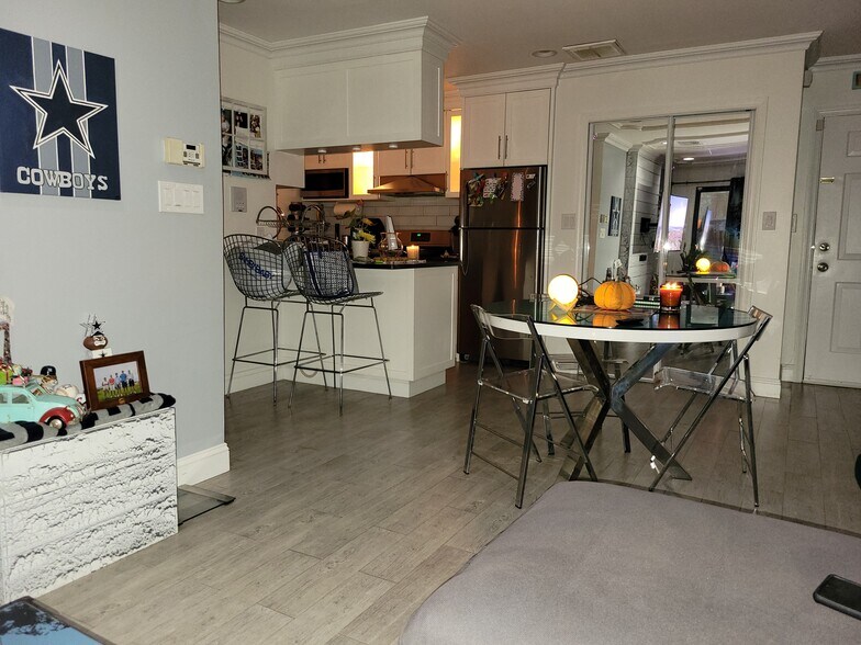 Building Photo - 603 55th St