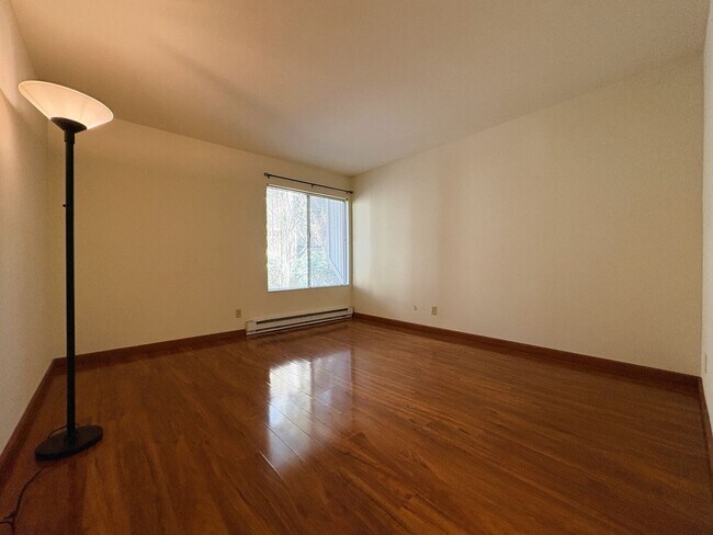 Building Photo - Charming 2BR/2BA Condo Steps from Downtown Mountain View