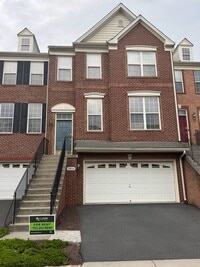 Building Photo - COMING SOON – Stunning 4BR Townhome in Belmont Country Club – Gated, Golf Course Community