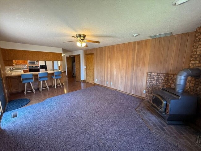 Building Photo - 460 SE Conifer Pl