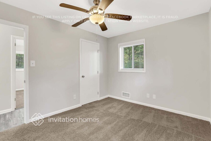 Building Photo - 2833 Altaview Dr SE