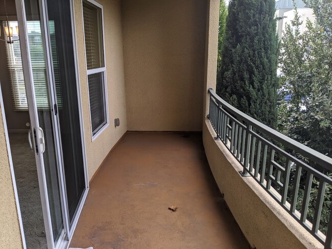 Building Photo - SAN JOSE - well appointed condo with premi...