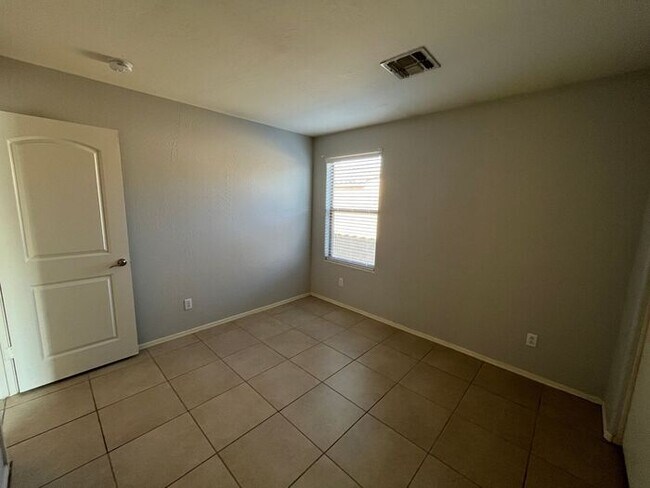 Building Photo - COMING SOON! Gorgeous 3 Bed 2 Bath in Buck...
