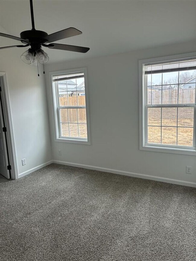 Building Photo - Beautiful 3 Bedroom, 2 Bathroom Home — Minutes from Fort Campbell and the 101st Parkway