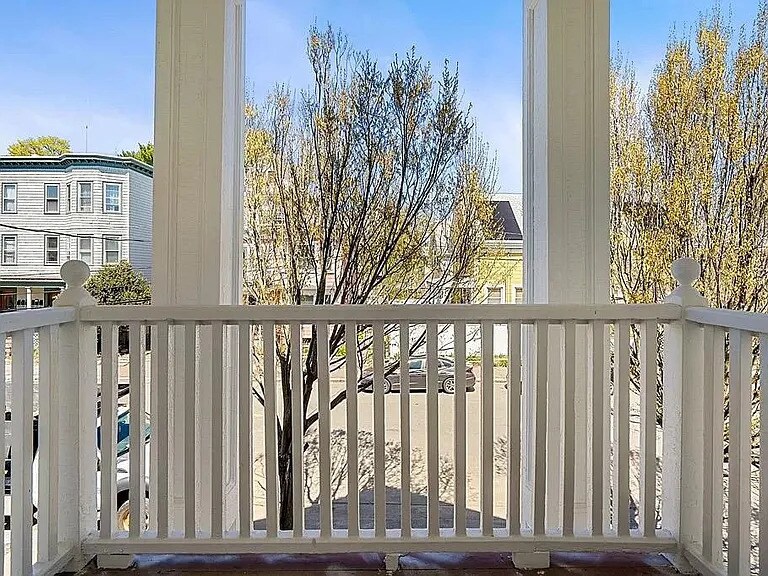 Building Photo - 27 Hancock St