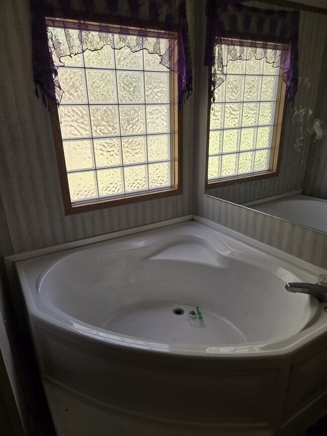 Building Photo - Owner financing available