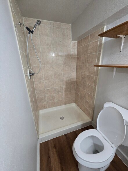 Building Photo - 817 Northview Cir